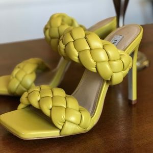 NWT Steve Madden Kenley Woven Heels Yellow 6.5